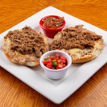 Molletes con Guiso