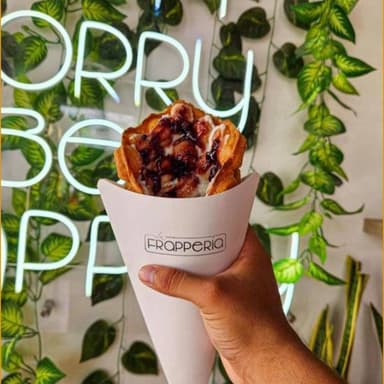Waffle Queso con Zarzamora