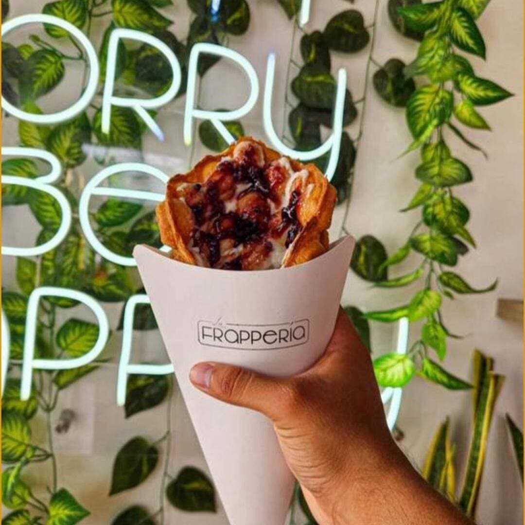 Waffle Queso con Zarzamora