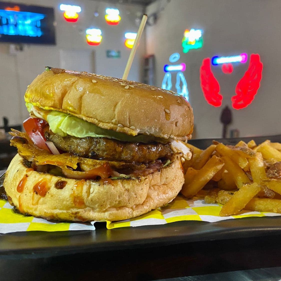 Hamburguesa de Res con Papas