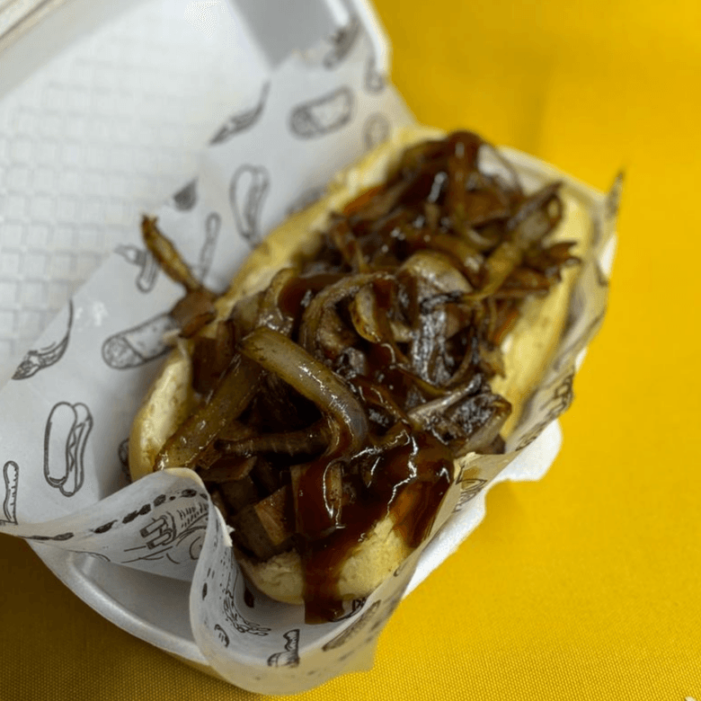Hot Dog + BBQ y Tocino.