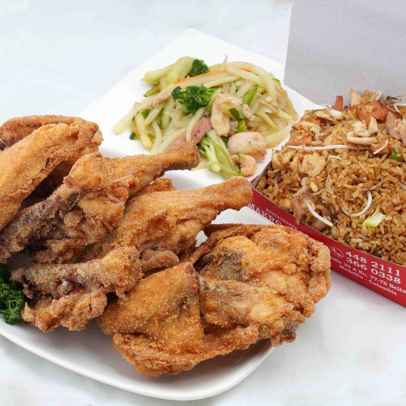 Caja de Arroz Chino + 1 Pollo + Chop Suey