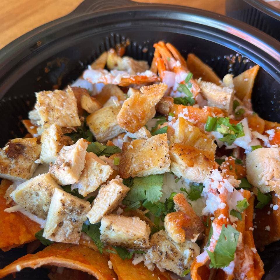 Chilaquiles Rojos con POLLO