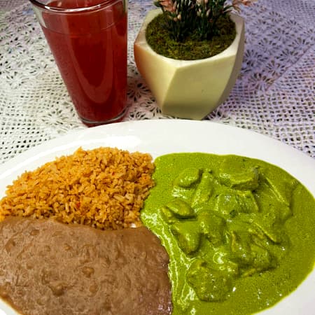 TROZOS DE PECHUGA EN SALSA DE ESPINACAS