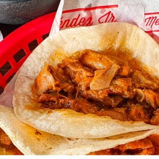 Taco de tripa en salsa