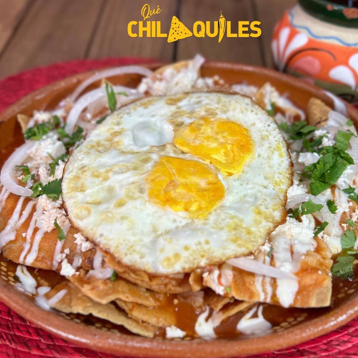 CHILAQUILES CON 2 HUEVOS + BEBIDA+BOLILLO
