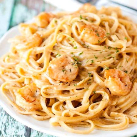Spaghetti con Camarones Queso y Mantequilla de Ajo