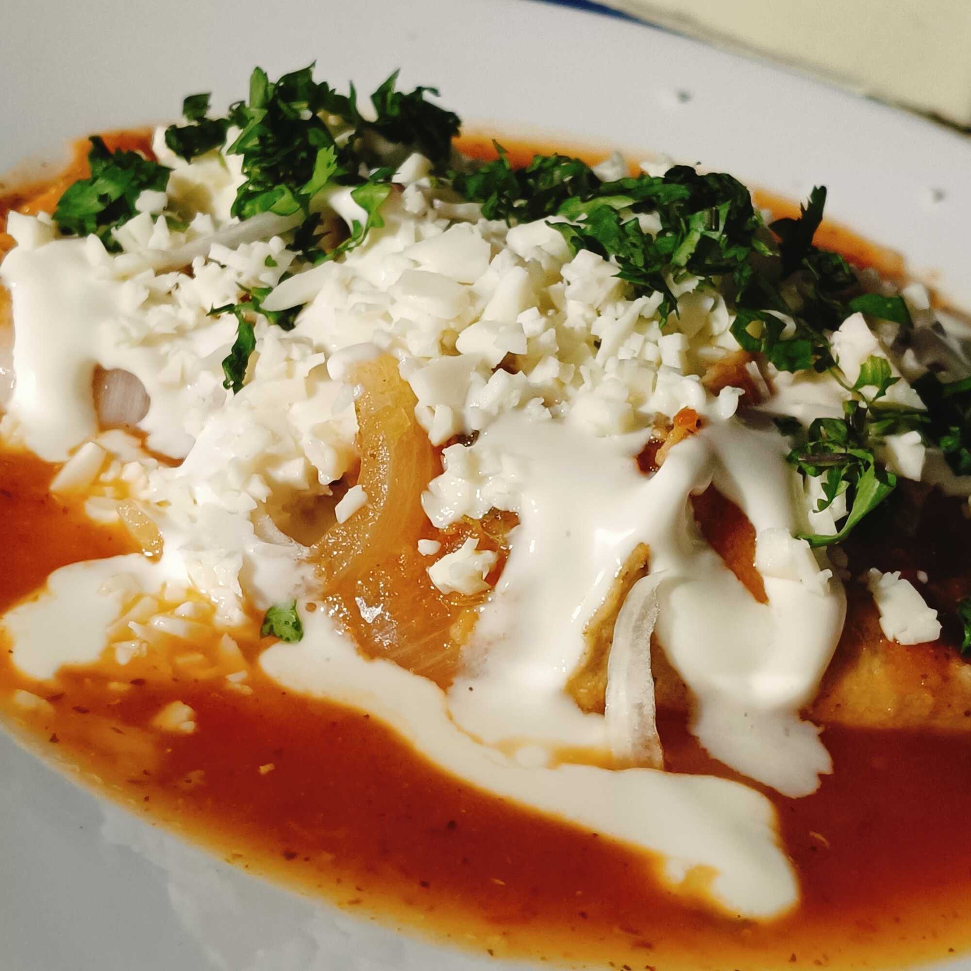 Enchiladas Rojas con Proteína a Escoger