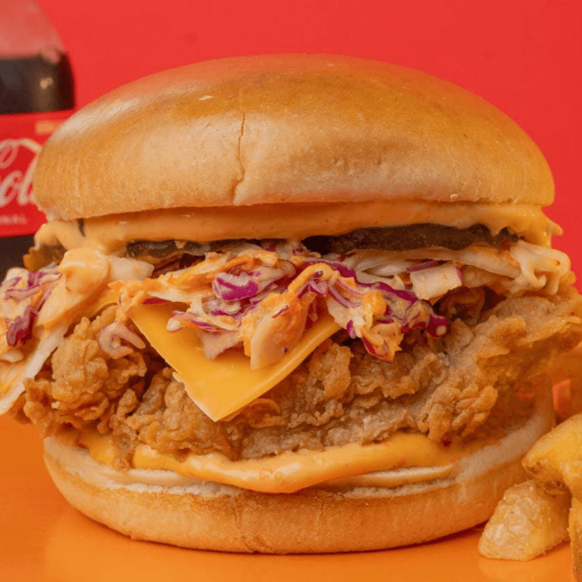 Burger de la Casa + Papa francesa + CocaCola 400ml