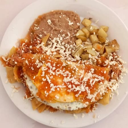 Chilaquiles con Huevos