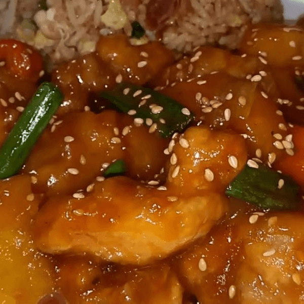 Chicharrón y Pollo con Piña arroz