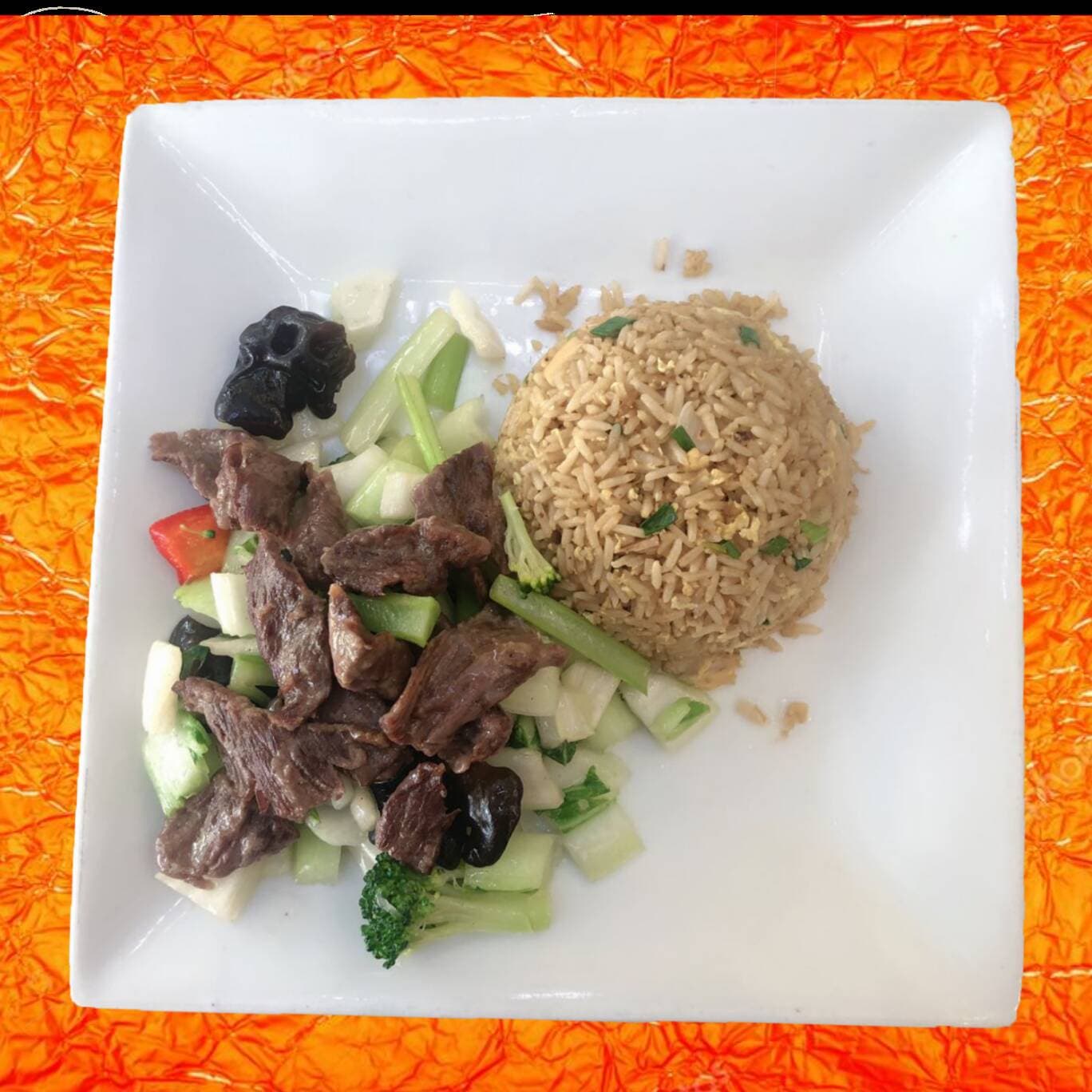 Carne con Verduras más Chaufa