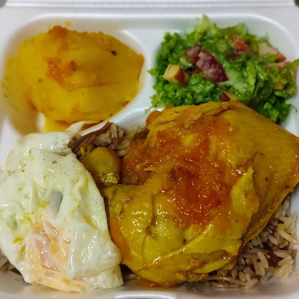 Bandeja con Pollo Sudado