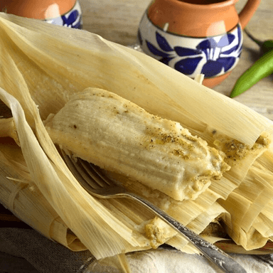 TAMAL VERDE CON POLLO
