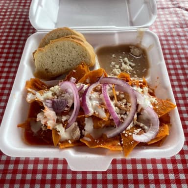 Chilaquiles Rojos con Pollo