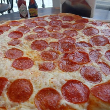 SUPER COMBO Pizza Med PEPPERONI 6 REB Y Papas GAJO