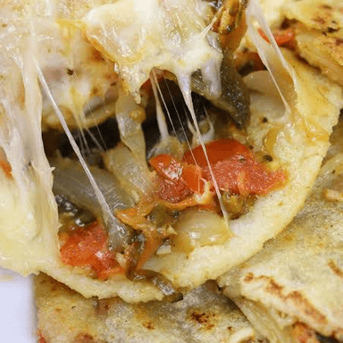 Gordita de Rajas con Queso