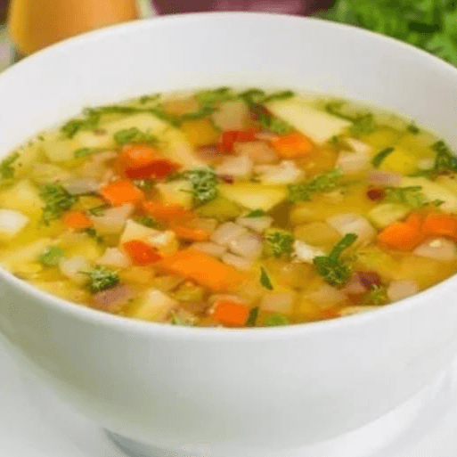 Sopa de Verduras con Pollo Desmechado completa