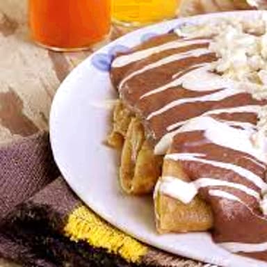 Enfrijoladas con Pechuga de Pollo