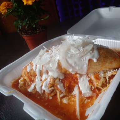 Torta Ahogada rellena de Chilaquiles