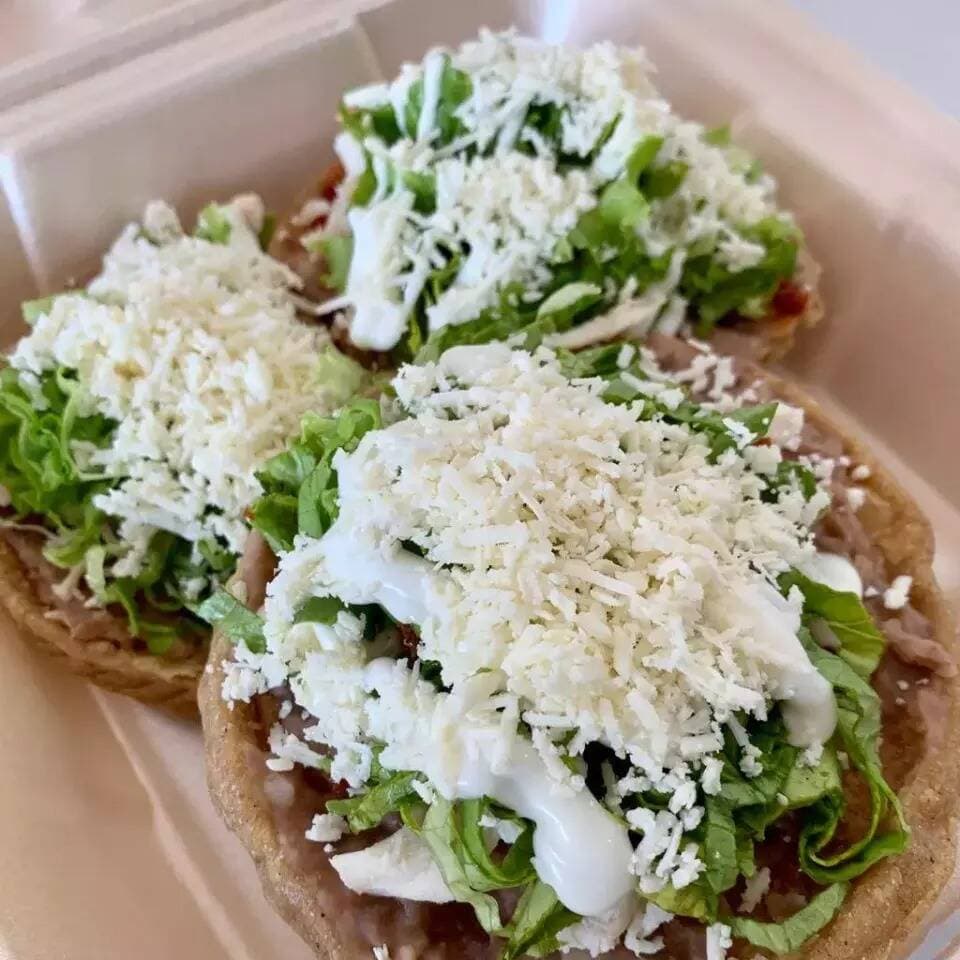 Sopes de pollo