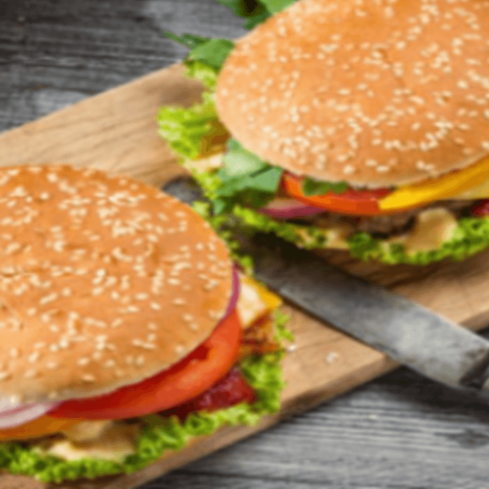 Hamburguesa de Pollo con Pepinillos