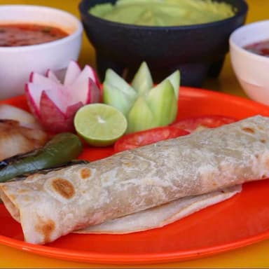 Tacos de Harina de Asada