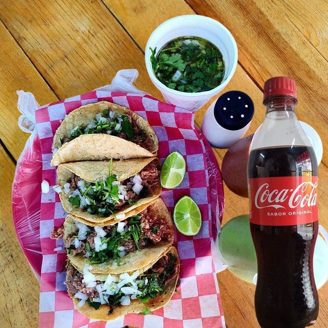 Orden de Tacos con Coca-Cola