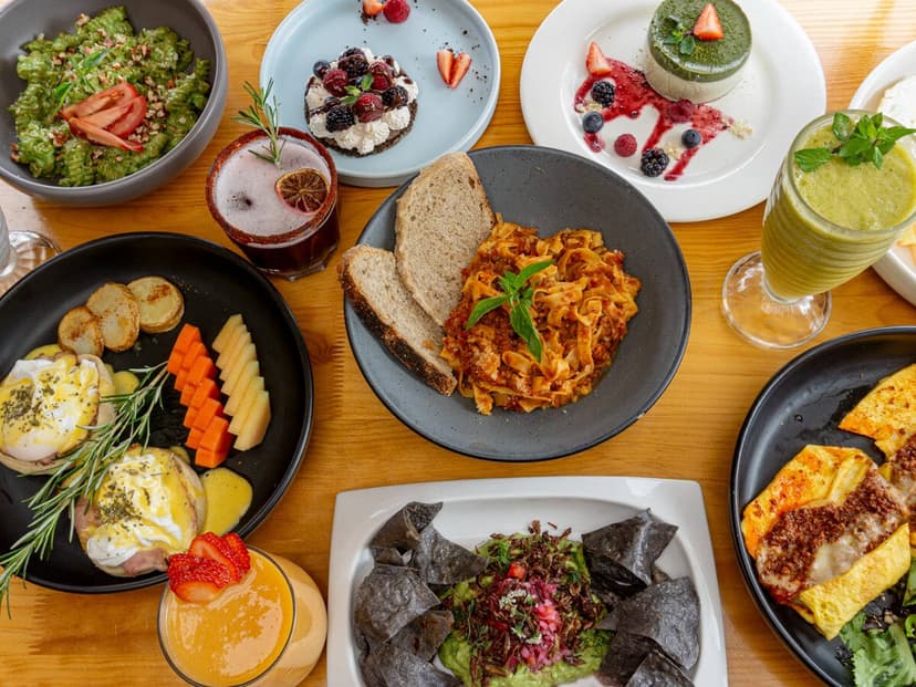 La Tribu Natural Bistro