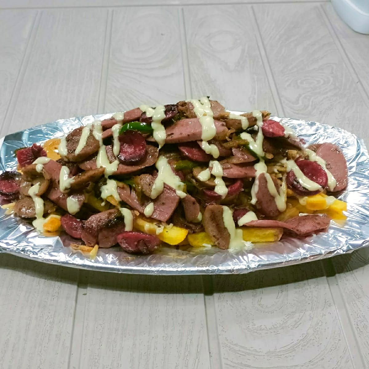 Salchipapa con Chorizo y Butifarra