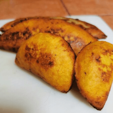 Empanadas de Plátano Macho Rellenas de Queso (2)