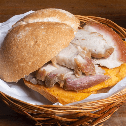 Pan con Chicharron