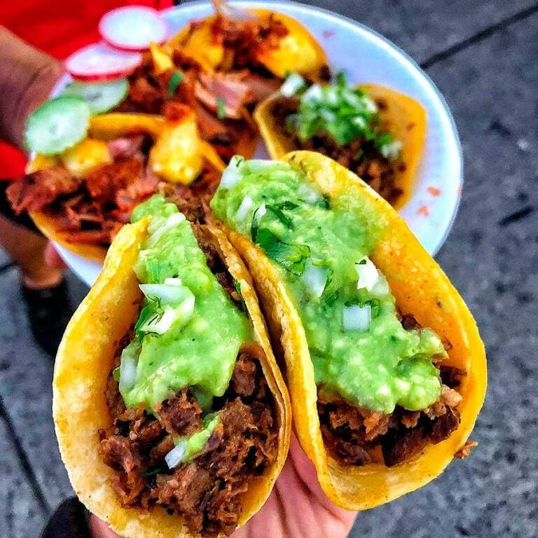 7 Quesatacos con guacamole