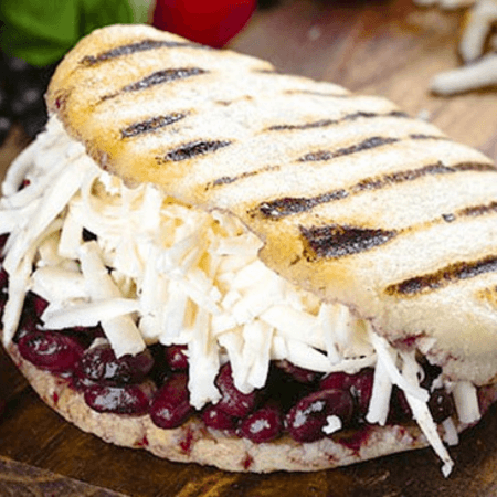 Arepa Domino (negro y Blanco).