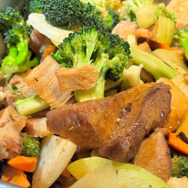 CERDO CON VEGETALES