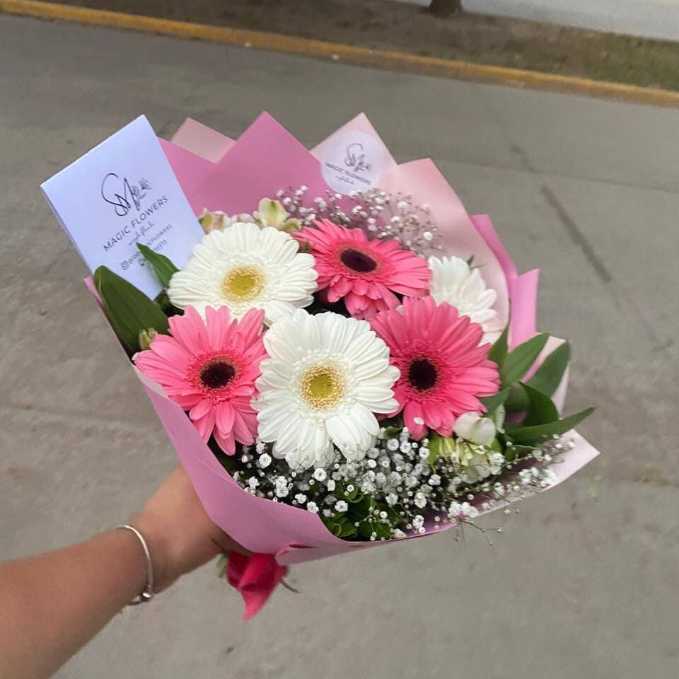 6 Gerberas con Follaje