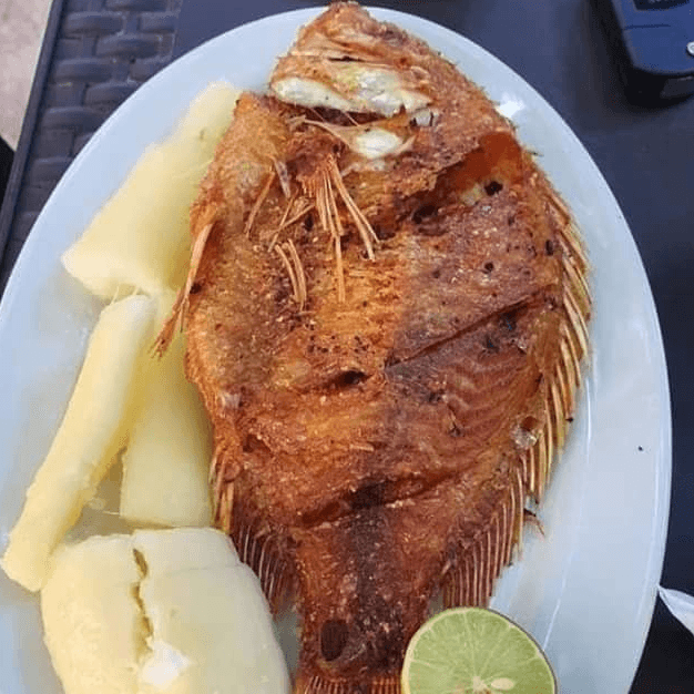 mojarra frita con yuca