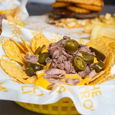 Nachos Clásicos con Arrachera.