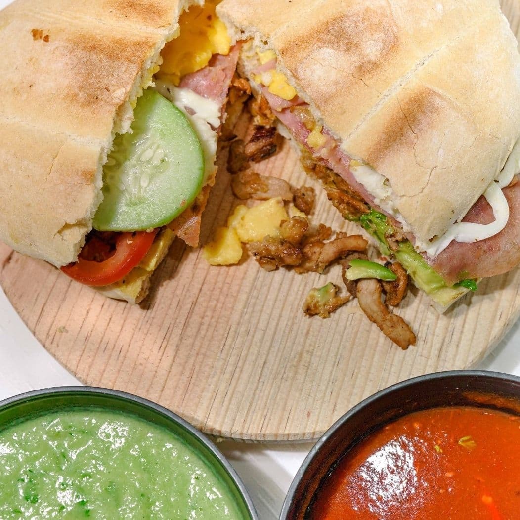 Torta Especial + Agua del Dia 1/2 LT
