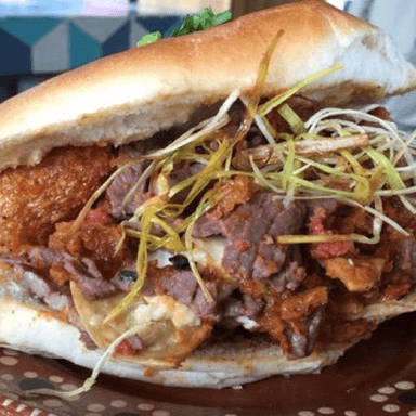 Mega Torta Chilaquiles Salsa Morena con Chicharron