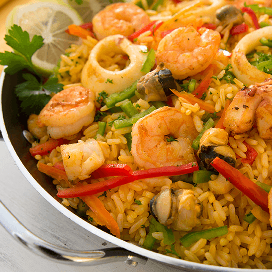 medio de mariscos con arroz + 2 coca-cola  + papas