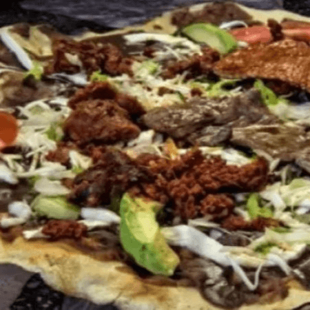 Tlayuda con Chorizo