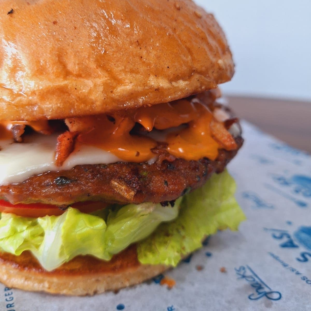 Chipotle Burger + Papas
