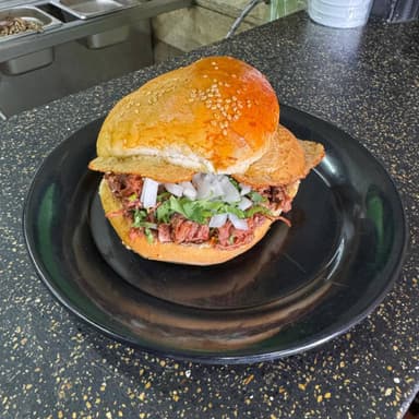 CEMITA DE MIXIOTE CON QUESO