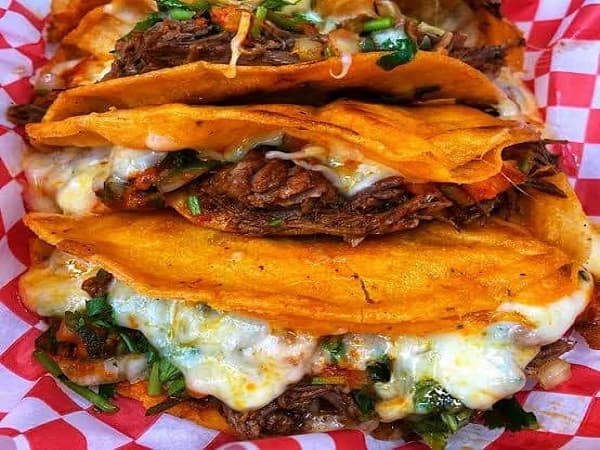 Birrieria Espinoza con el hermano