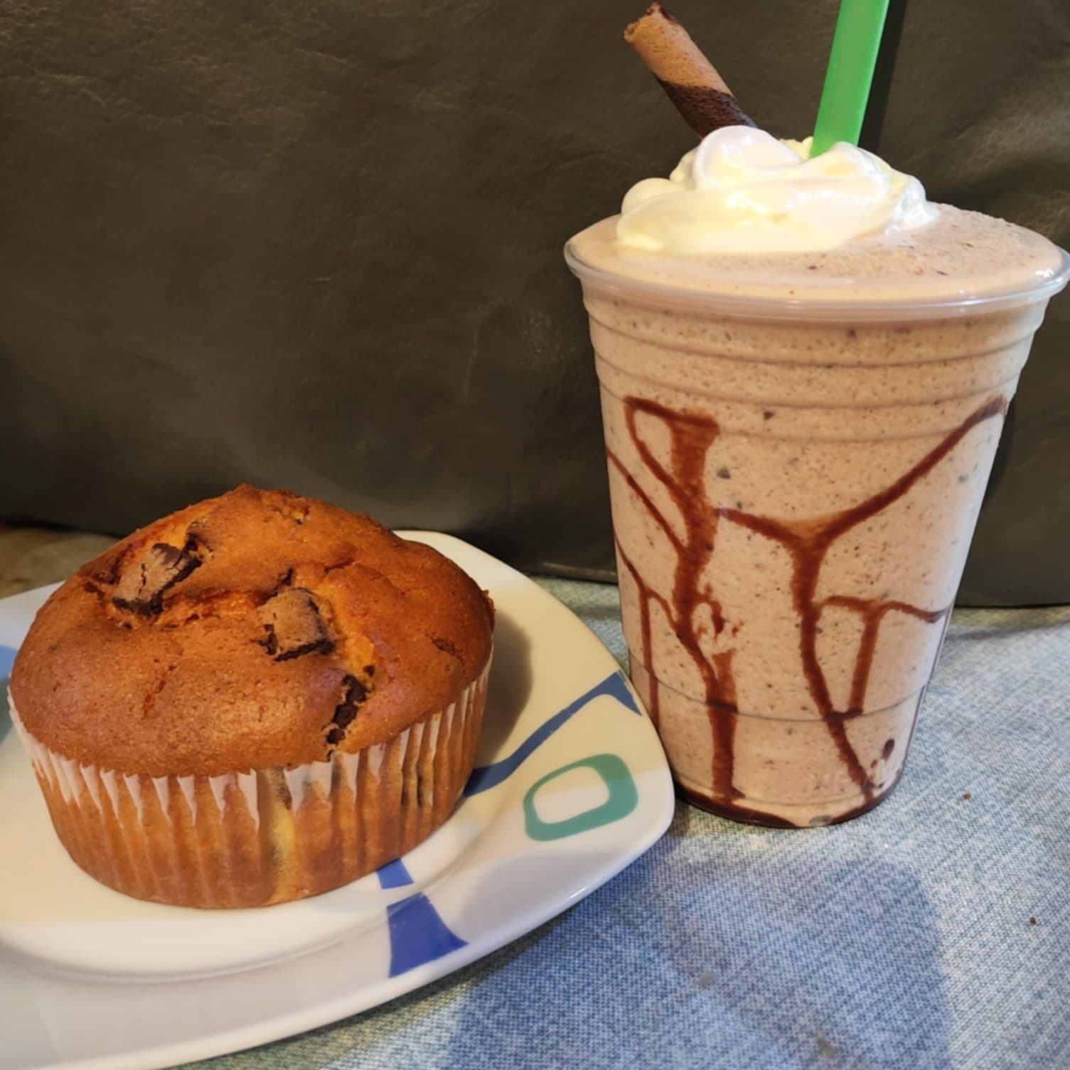Frapuchino y Muffin de Chispas De Chocolate