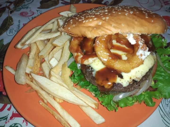LA CACHONDA Hot Dog Y Hamburguesas