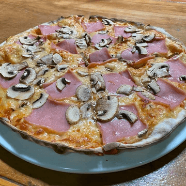2 Pizzas Medianas 1 Pepperoni 1 Jamon