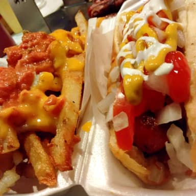 CHILI DOG CLASICO CON PAPAS
