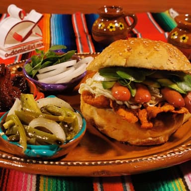 Cemita de Carne Enchilada con Salchicha